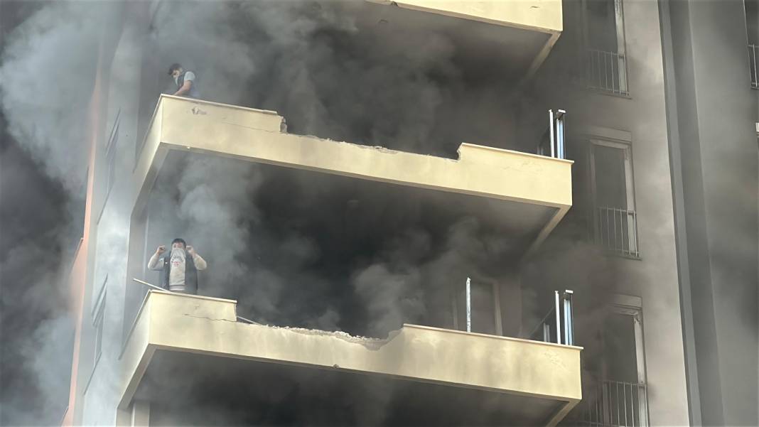 12 katlı otel inşaatında yangın! İşçiler mahsur kaldı 6